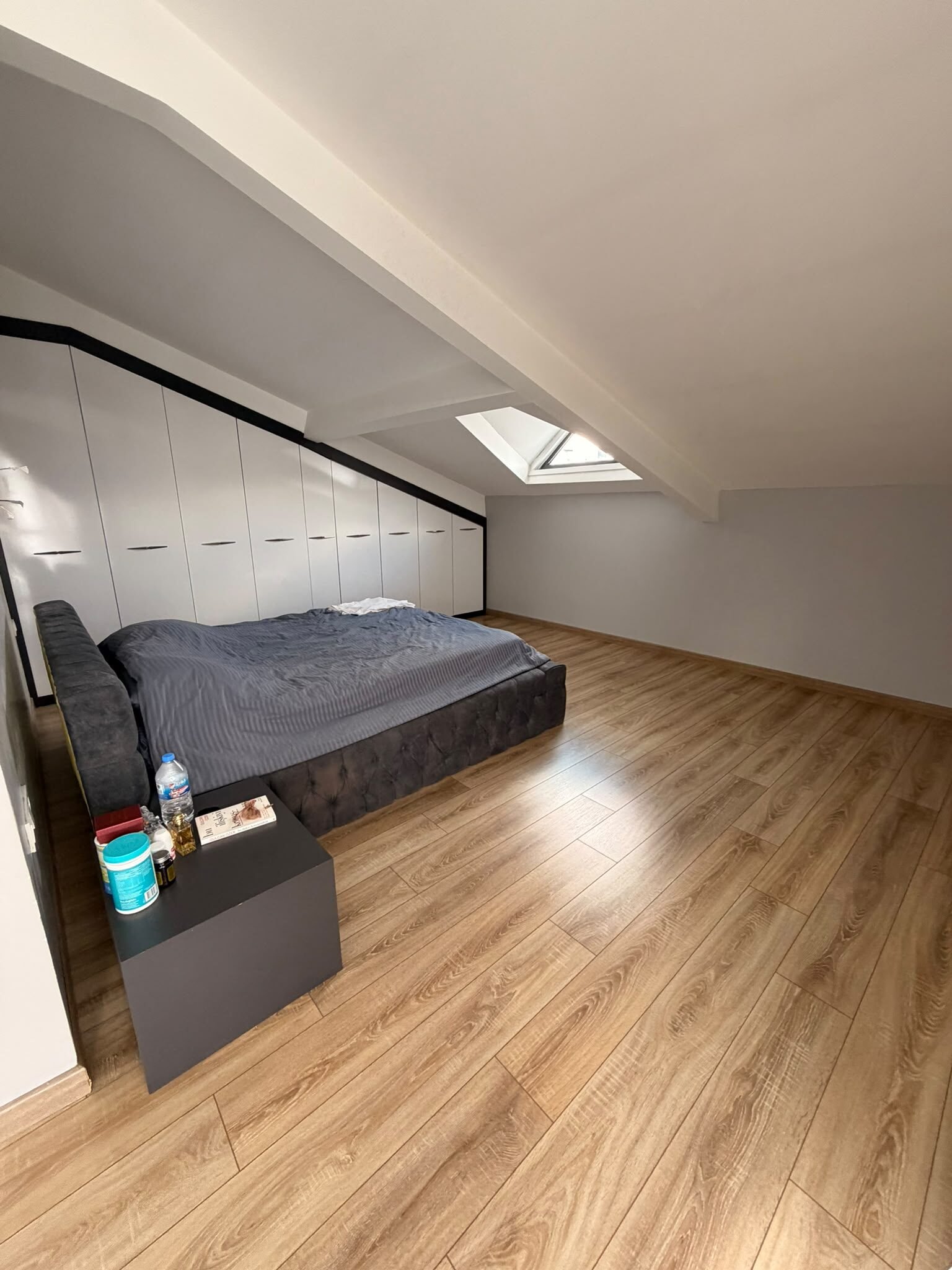 Çankaya Angora Bulvarı Cepheli Satılık Müstakil Villa, Çatı katı yatak odası