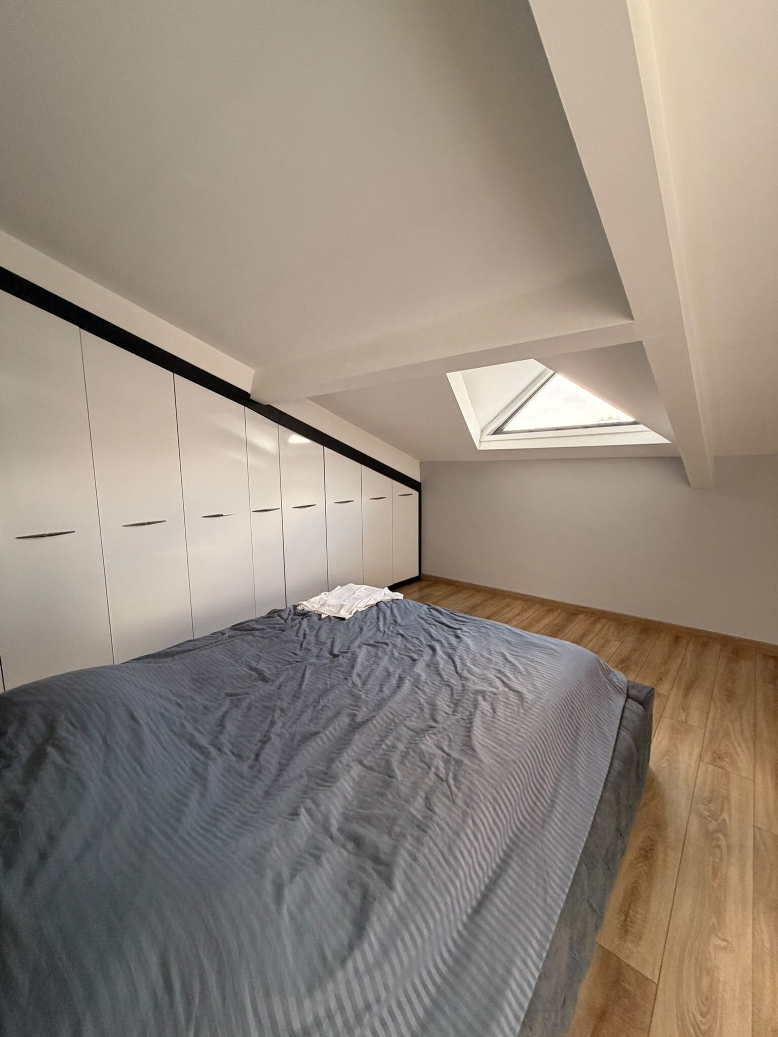 Çankaya Angora Bulvarı Cepheli Satılık Müstakil Villa, Çatı katı yatak odası, gömme dolaplar