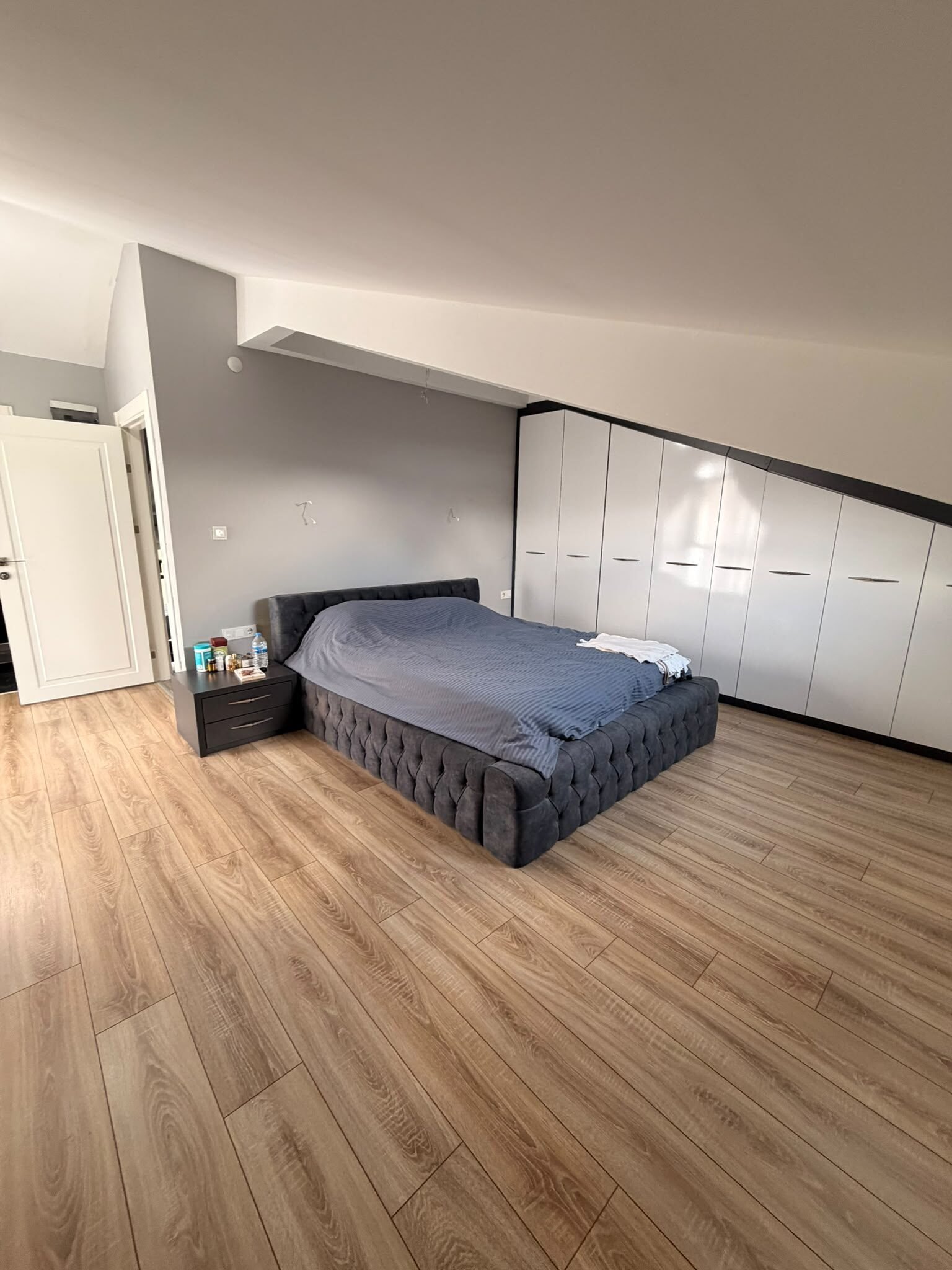 Çankaya Angora Bulvarı Cepheli Satılık Müstakil Villa, Çatı katı yatak odası