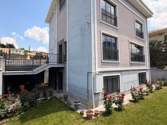 Çankaya Angora Bulvarı Cepheli Satılık Müstakil Villa, Dış cephe ve bahçe