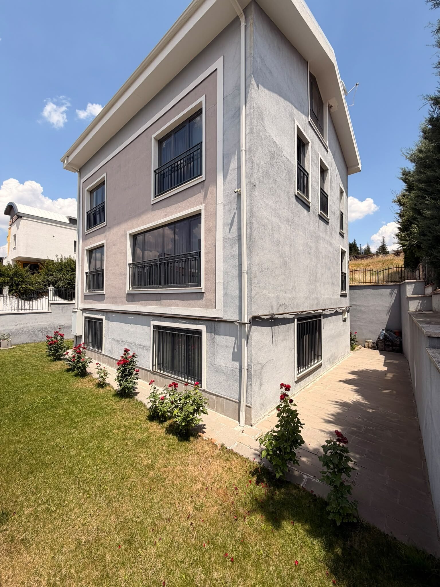 Çankaya Angora Bulvarı Cepheli Satılık Müstakil Villa, Dış cephe, yan görünüm