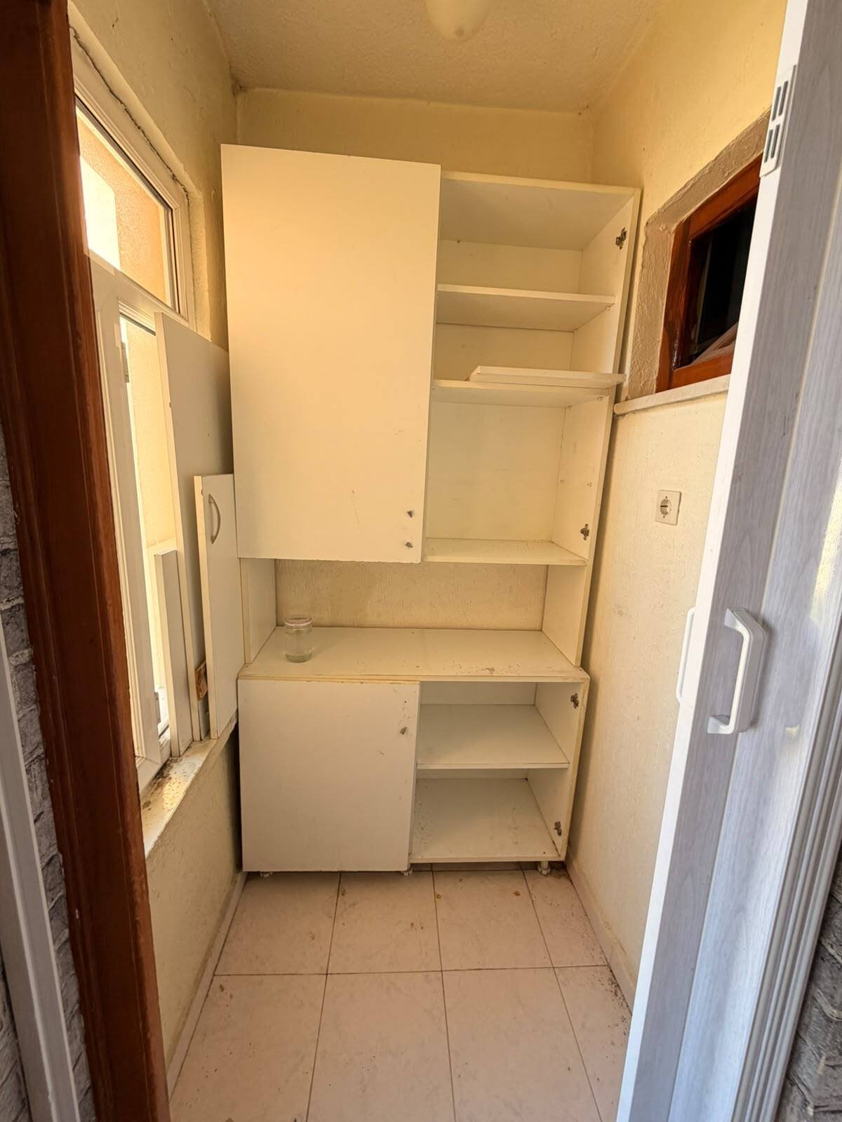 Çayyolu Merkezde Berrak Sitesi'nde Koru Metroya Yürüme Mesafesinde 3+1 Satılık Daire, Gömme dolap