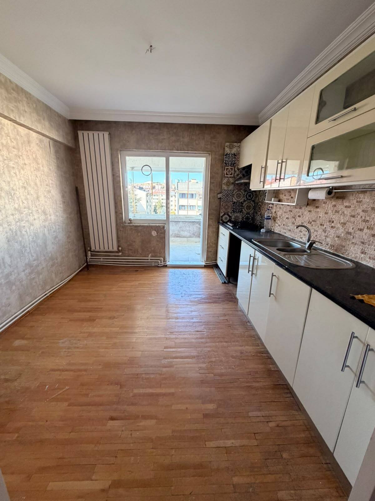 Çayyolu Merkezde Berrak Sitesi'nde Koru Metroya Yürüme Mesafesinde 3+1 Satılık Daire, Mutfak