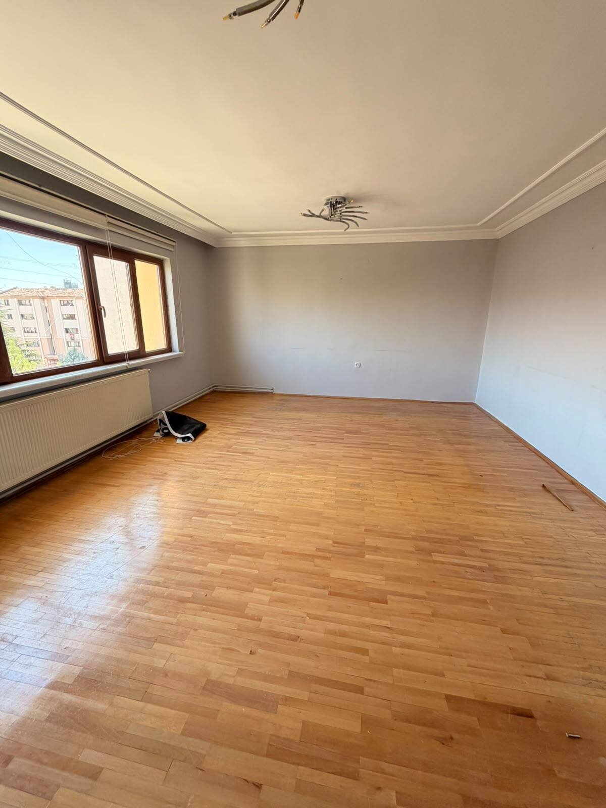 Çayyolu Merkezde Berrak Sitesi'nde Koru Metroya Yürüme Mesafesinde 3+1 Satılık Daire, Salon