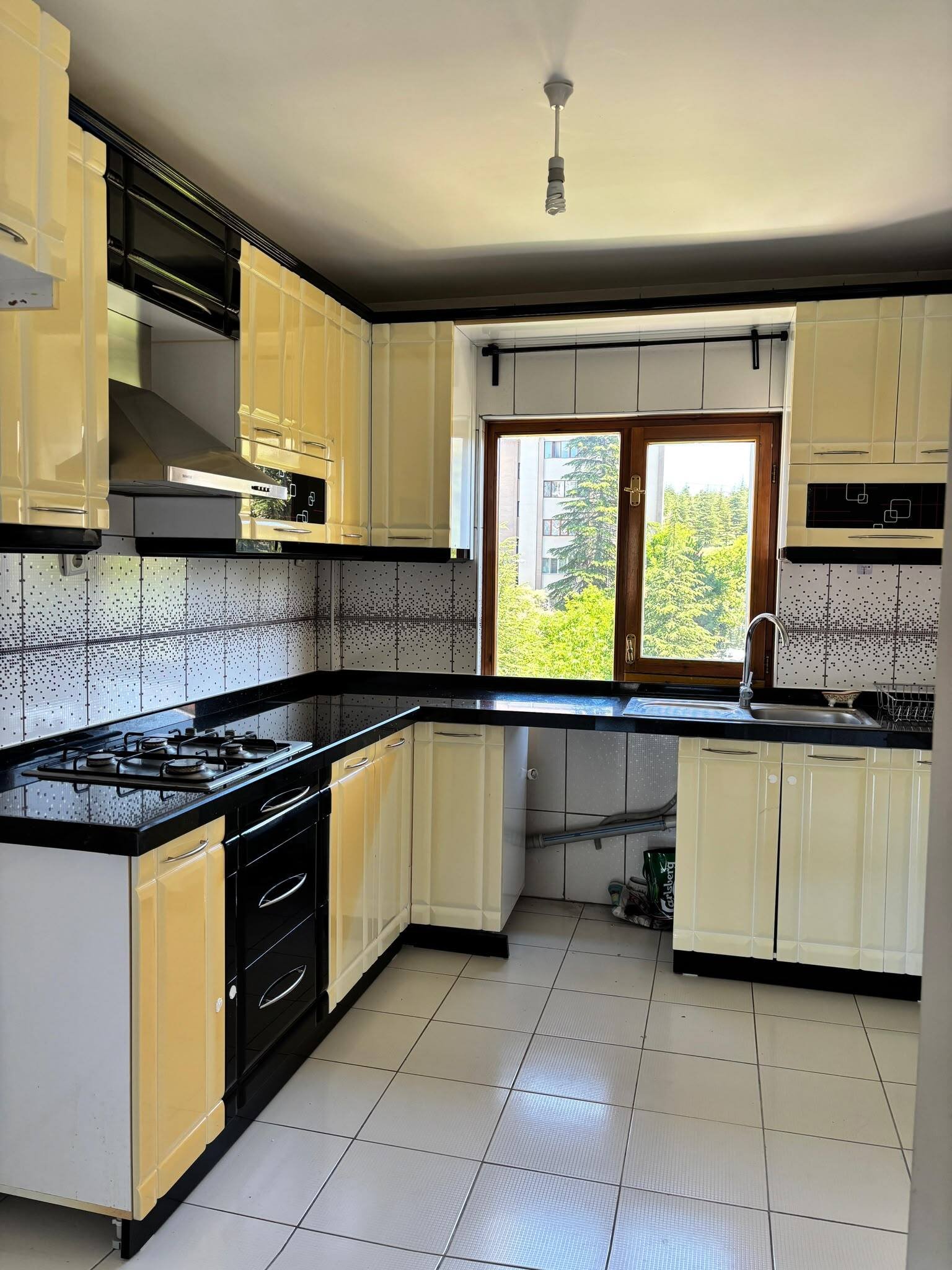 Çayyolu Konutkent Hayal Sitesi'nde En Üst Kat, Doğa Manzaralı 100 m² Satılık Daire, Mutfak
