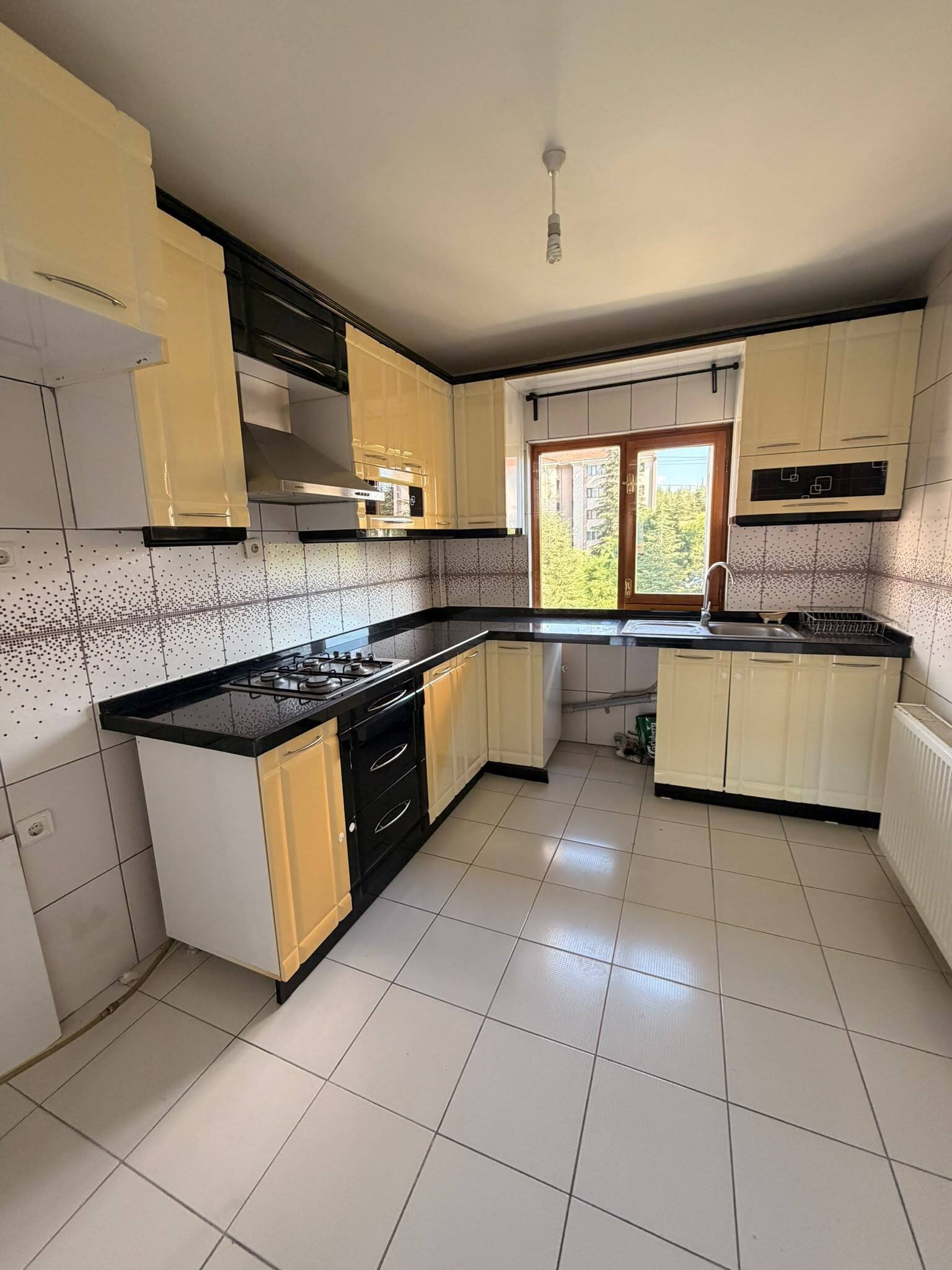 Çayyolu Konutkent Hayal Sitesi'nde En Üst Kat, Doğa Manzaralı 100 m² Satılık Daire, Mutfak