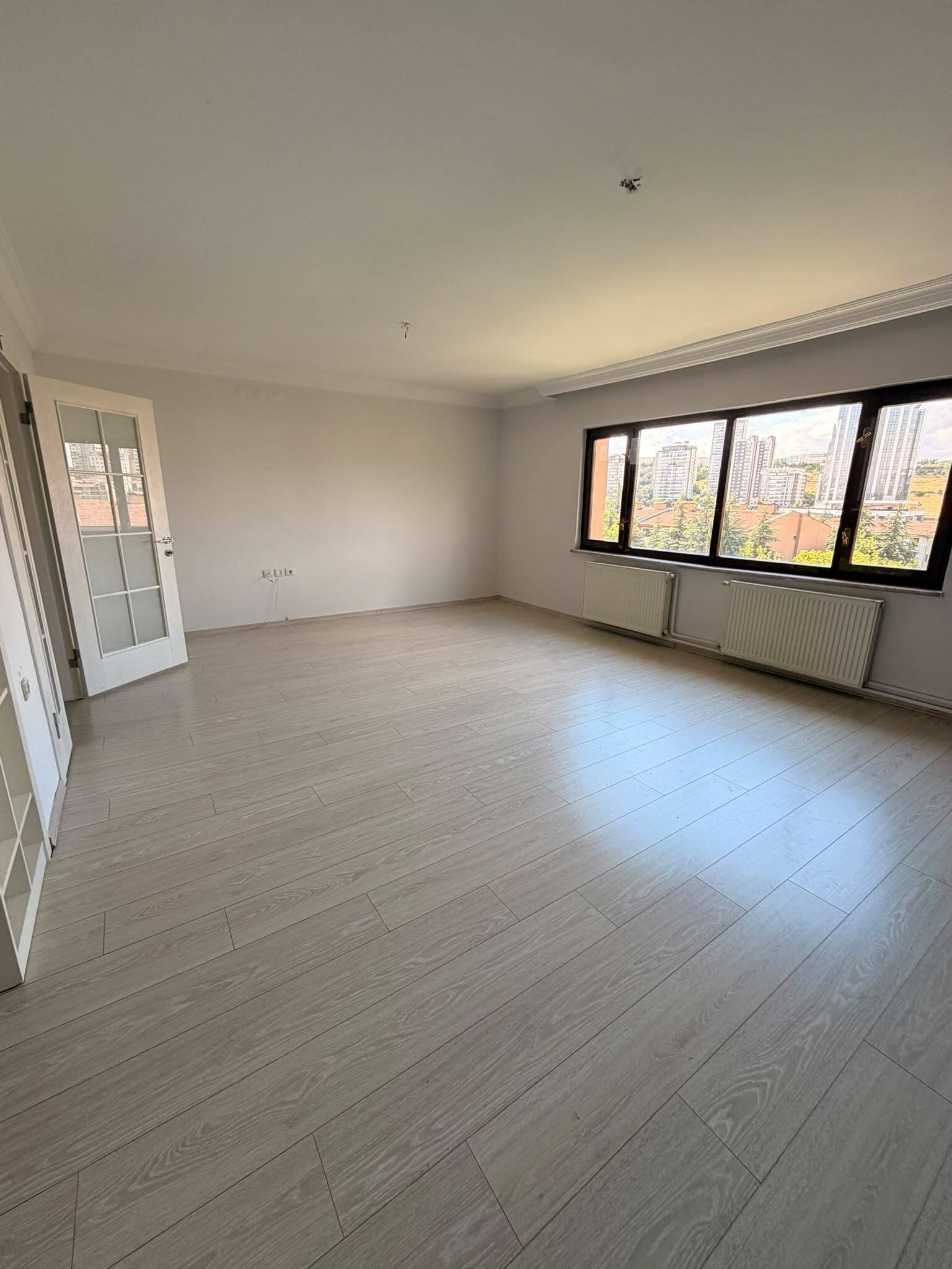 Çayyolu Konutkent Hayal Sitesi'nde En Üst Kat, Doğa Manzaralı 100 m² Satılık Daire, Salon