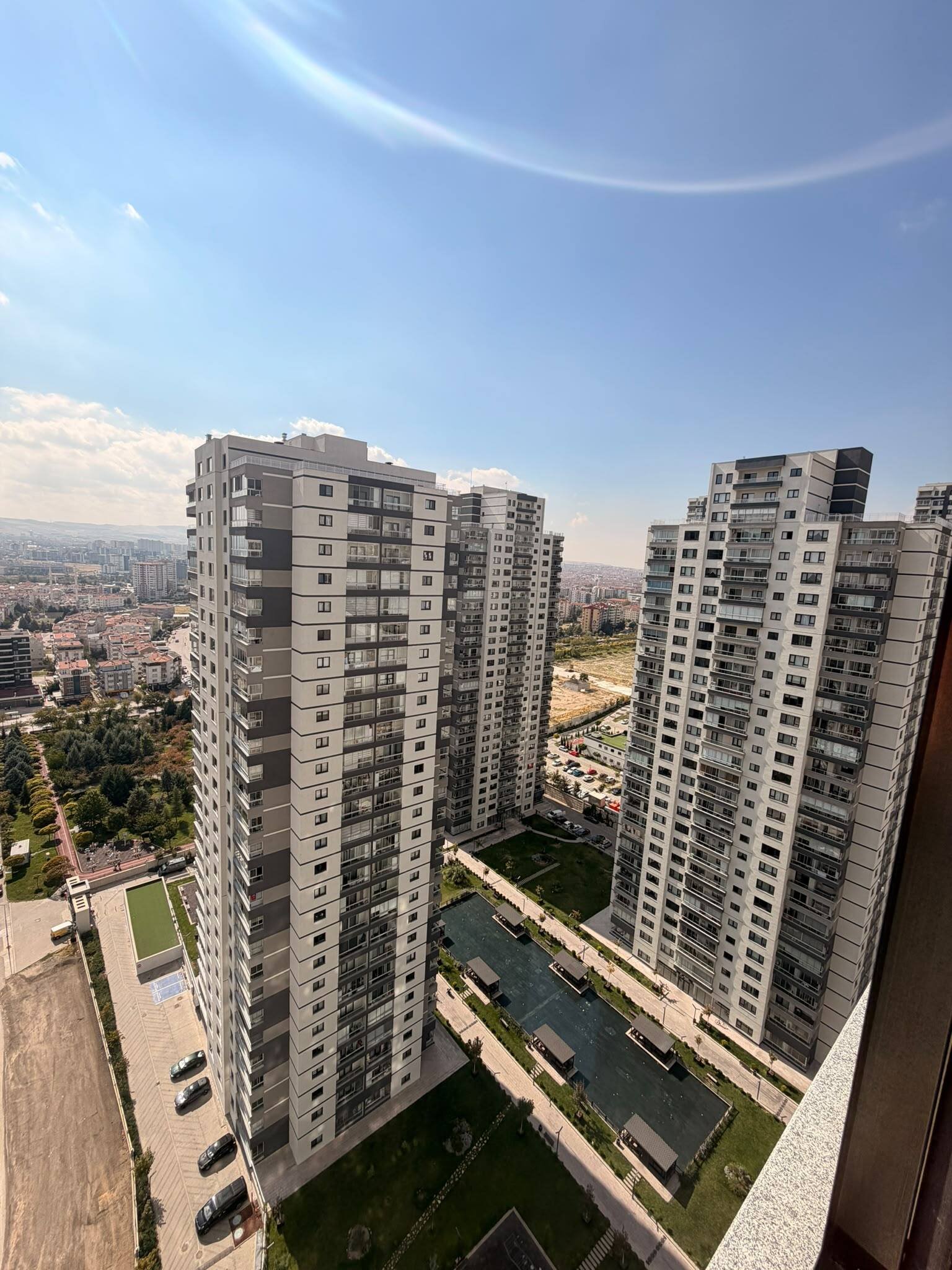 Referans Ankara'da Muhteşem Manzaralı 24. Kat 3+1 Tam Donatılı Lüks Daire, Referans Ankara Sitesi blokları ve peyzaj alanları