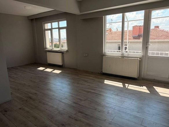 Sincan Ulubatlı Hasan Mahallesi'nde Yapılı, Temiz 3+1 Kiralık Daire, Salon
