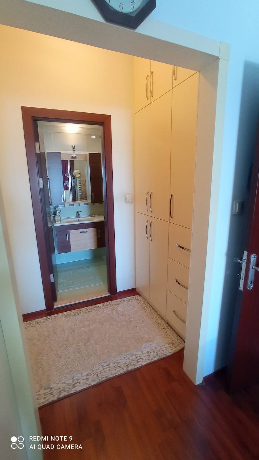 Yaşamkent Başkent 1 Sitesi’nde 13. Kat 4+1, Merkezi Konum ve Çift Balkonlu Ferah Daire, Ebeveyn banyosu girişi, gömme dolaplar Yaşamkent Başkent 1 Sitesi'nde 13. Kat 4+1, Merkezi Konum ve Çift Balkonlu Ferah Daire, Ebeveyn banyosu girişi, gömme dolaplar