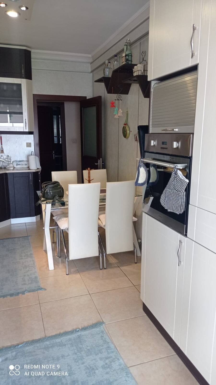 Yaşamkent Başkent 1 Sitesi’nde 13. Kat 4+1, Merkezi Konum ve Çift Balkonlu Ferah Daire, Mutfak, ankastre fırın Yaşamkent Başkent 1 Sitesi'nde 13. Kat 4+1, Merkezi Konum ve Çift Balkonlu Ferah Daire, Mutfak, ankastre fırın