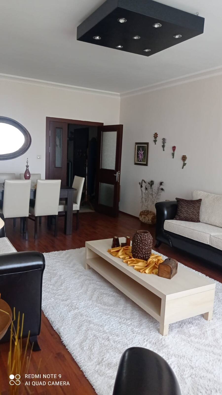 Yaşamkent Başkent 1 Sitesi’nde 13. Kat 4+1, Merkezi Konum ve Çift Balkonlu Ferah Daire, Salon ve yemek alanı Yaşamkent Başkent 1 Sitesi'nde 13. Kat 4+1, Merkezi Konum ve Çift Balkonlu Ferah Daire, Salon ve yemek alanı
